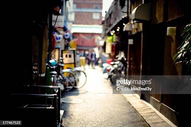 an alley without the crowd - alley fotografías e imágenes de stock