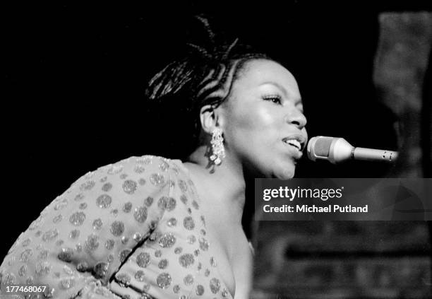 American singer-songwriter Roberta Flack performs on stage at Ronnie Scott's, London, 1972.