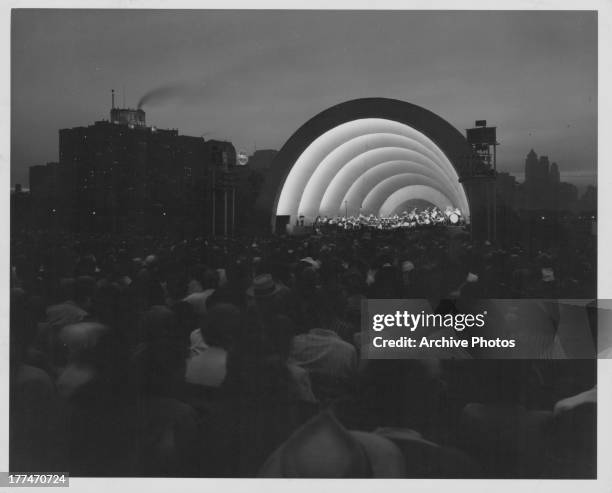 Shell Amphitheatre 928 Chicago Amphitheater Stock Photos, High-Res Pictures, and Images ...