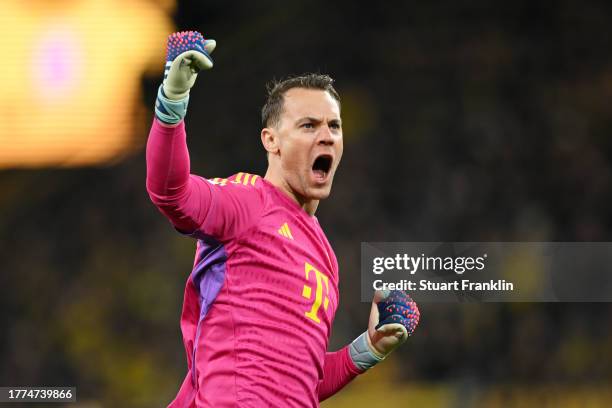 Manuel Neuer of Bayern Munich celebrates as Dayot Upamecano of Bayern Munich scores the team's first goal during the Bundesliga match between...