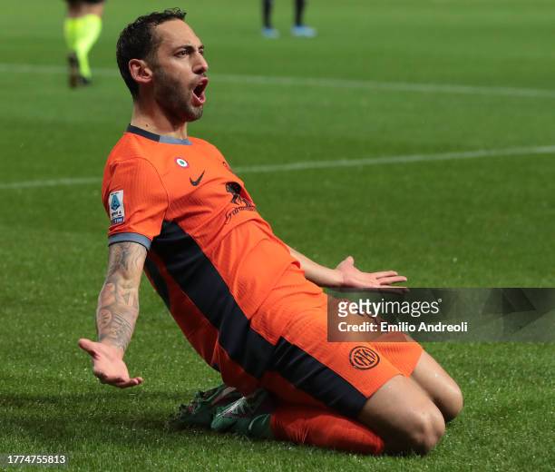 Hakan Calhanoglu of FC Internazionale celebrates after scoring the team's first goal during the Serie A TIM match between Atalanta BC and FC...
