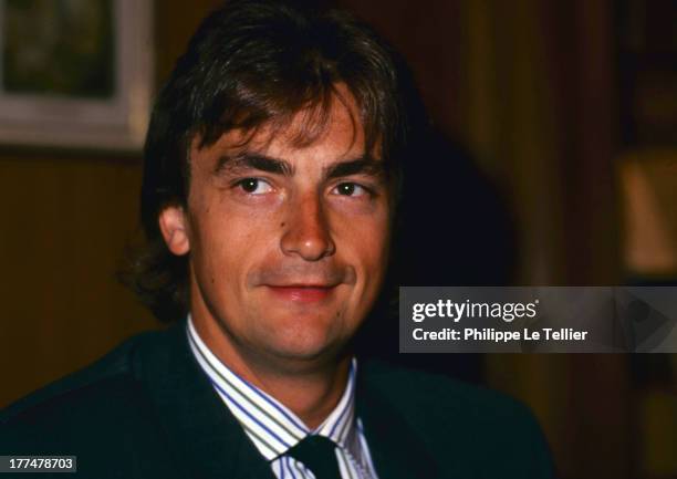 The tennis player Henri Leconte at a dinner in Paris in 1989. Le tennisman Henri Leconte participe a un diner a Paris en 1989.