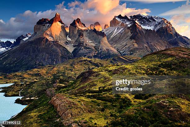 sunrise in the patagonian andes mountains - patagonien argentina bildbanksfoton och bilder