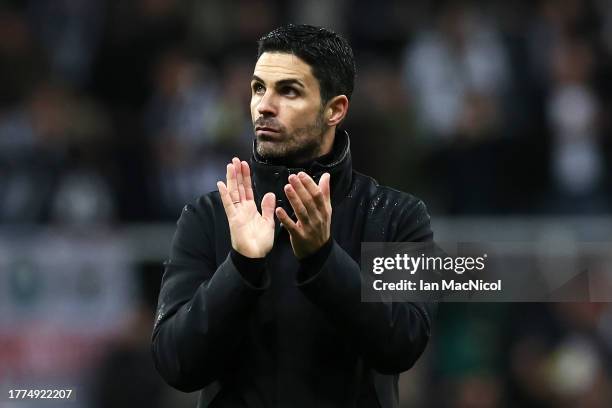 Mikel Arteta, Manager of Arsenal, applauds the fans following the team's defeat during the Premier League match between Newcastle United and Arsenal...