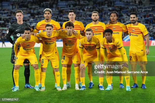Barcelona players pose for a team photo prior to the LaLiga EA Sports match between Real Sociedad and FC Barcelona at Reale Arena on November 04,...