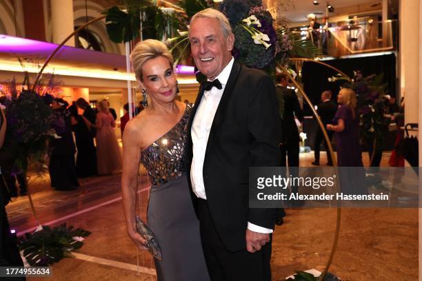 Jörg Wontorra arrives with Susanne Bausch for the German Sports Media Ball at Alte Oper on November 04, 2023 in Frankfurt am Main, Germany.