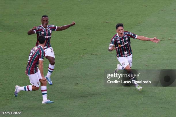 Germán Cano of Fluminense celebrates with teammates Martinelli and John Arias after scoring the team's first goal during the final match of Copa...