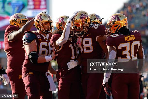 Brevyn Spann-Ford of the Minnesota Golden Gophers celebrates his touchdown against the Illinois Fighting Illini with teammates in the first half at...