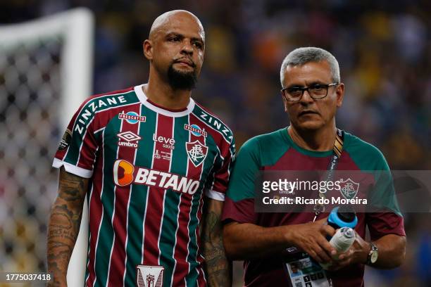 Felipe Melo of Fluminense leaves the pitch after being injured during the final match of Copa CONMEBOL Libertadores 2023 between Fluminense and Boca...