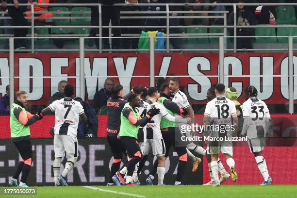 Roberto Pereyra of Udinese Calcio celebrates with teammates after scoring the team's first goal from the penalty spot during the Serie A TIM match...