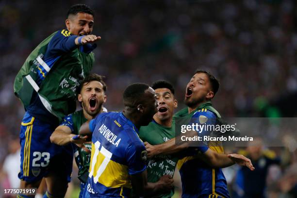 Luis Advíncula of Boca Juniors celebrates with teammates after scoring the team's first goal during the final match of Copa CONMEBOL Libertadores...