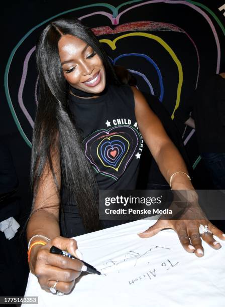Autographing Chest 35 Naomi Campbell Autographing Photos & High Res Pictures - Getty Images