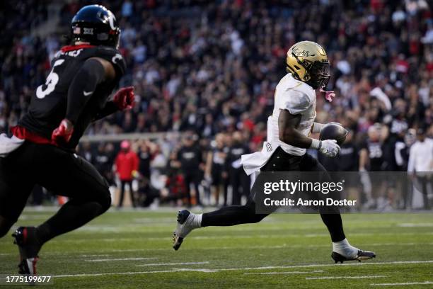 Harvey of the UCF Knights carries the ball for a touchdown in the second half against the Cincinnati Bearcats at Nippert Stadium on November 04, 2023...