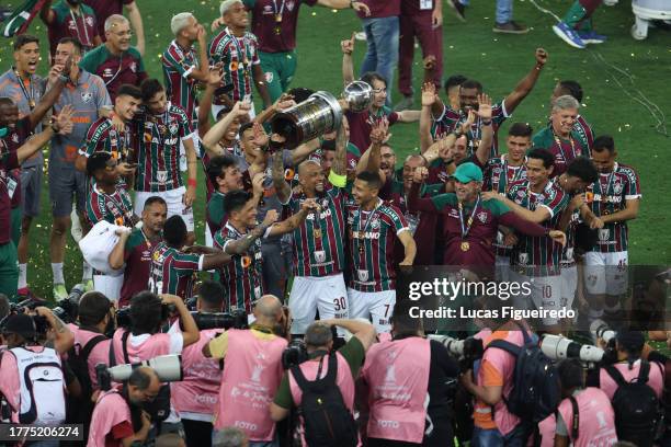 Felipe Melo of Fluminense and teammates lift the trophy after winning the final match of Copa CONMEBOL Libertadores 2023 between Fluminense and Boca...