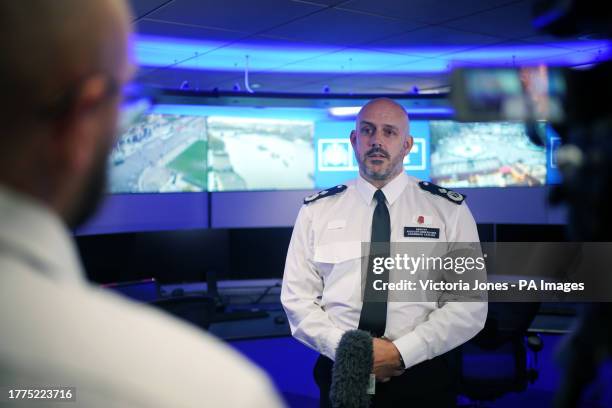 Maintain Control Police 63 Metropolitan Police Control Room Stock Photos, High-Res Pictures ...