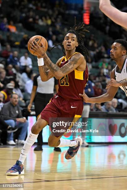 Emoni Bates of the Cleveland Charge looks inside against the Wisconsin Herd on November 10, 2023 in Cleveland, Ohio at the Wolstein Center. NOTE TO...