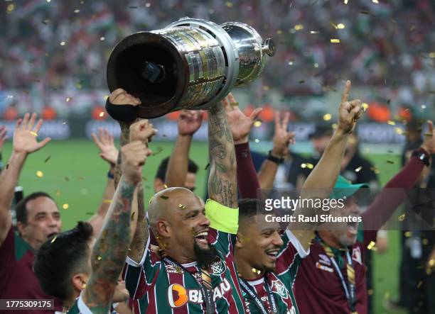 Felipe Melo of Fluminense and teammates lift the trophy after winning the final match of Copa CONMEBOL Libertadores 2023 between Fluminense and Boca...