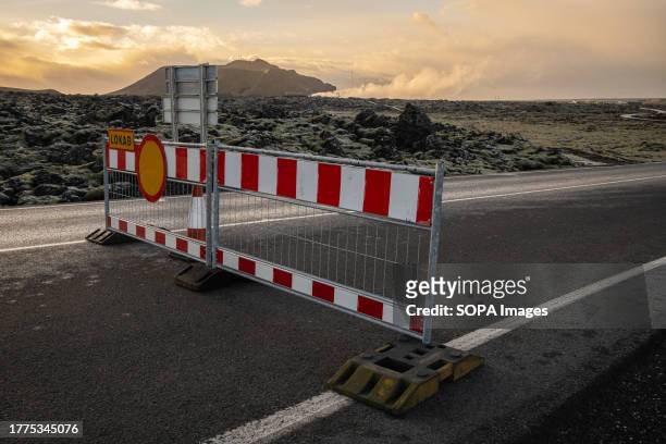 The access road to Blue Lagoon has been closed to avoid incidents in the area in the event of a possible volcanic eruption. Iceland is preparing for...