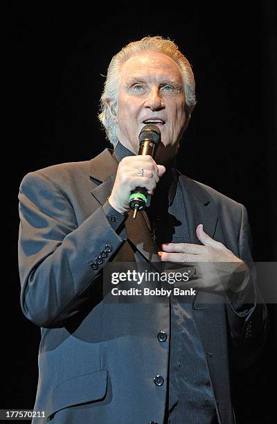 61 Darlene Love And Bill Medley Stock Photos, High-Res Pictures, and