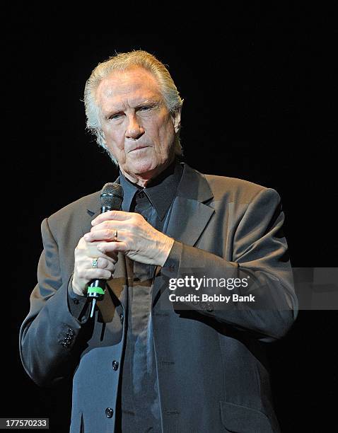 53 Bill Medley And Darlene Love Big Brother Big Sister Benefit Stock