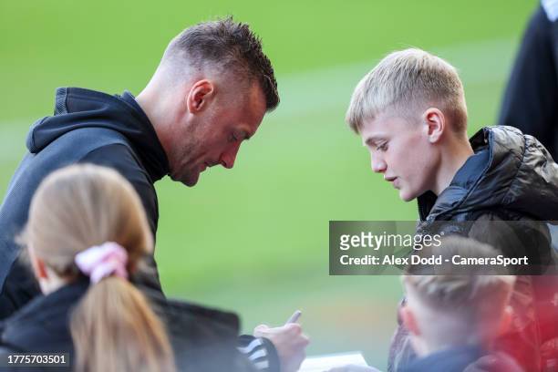 Leicester City's Jamie Vardy signs autographs ahead of the Sky Bet Championship match between Middlesbrough and Leicester City at Riverside Stadium...