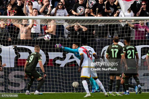 Paulo Gazzaniga Goalkeeper of Girona and Argentina does passed during the LaLiga EA Sports match between Rayo Vallecano and Girona FC at Estadio de...