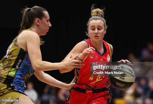 Lauren Mansfield of Adelaide in action during the round one WNBL match between UC Capitals and Adelaide Lightning at National Convention Centre, on...