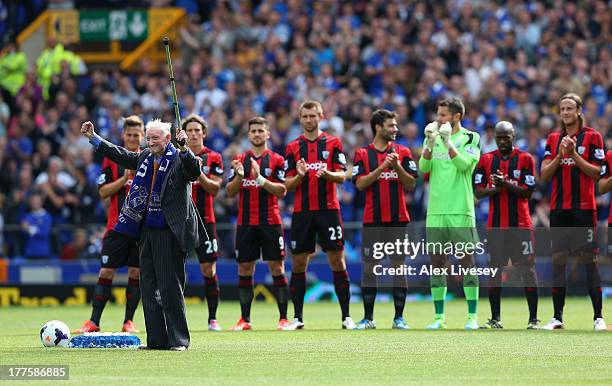 Billy Ingham a lifelong supporter of Everton lays a wreath in memory of former Everton player Dave Hickson as the players from West Bromwich Albion...