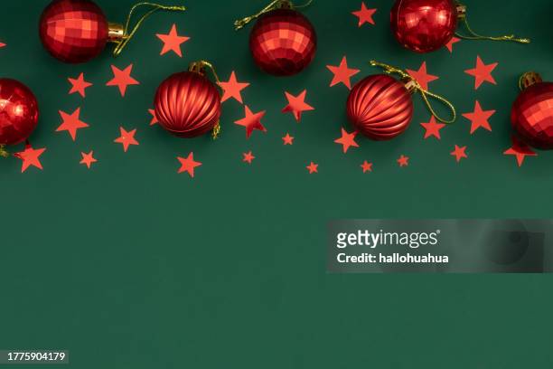 red christmas balls on green background with copy space. - christmas background copy space stock pictures, royalty-free photos & images