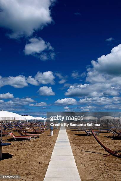 be on the beach! - rimini ストックフォトと画像