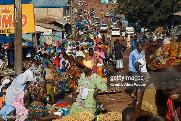 guinea, labé, morning market - guinea stock-fotos und bilder