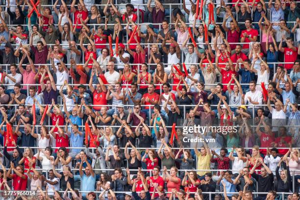 spectators at sport venue - stadium audience stock pictures, royalty-free photos & images