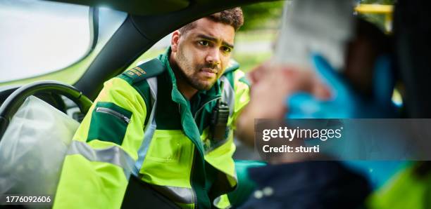 paramedic portrait - road accident uk stock pictures, royalty-free photos & images