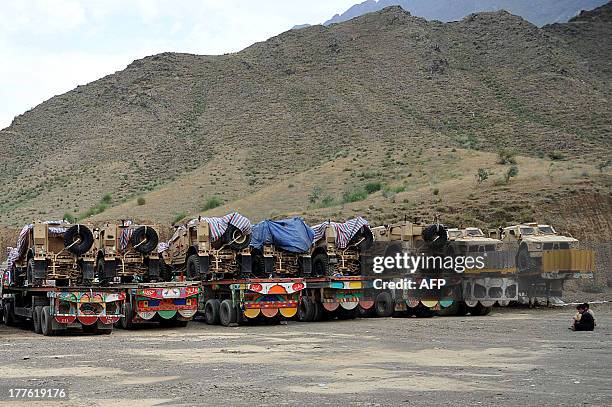 Pakistan Rafiullah Driver 16,716 Pakistan Transport Stock Photos, High-Res Pictures, and Images ...