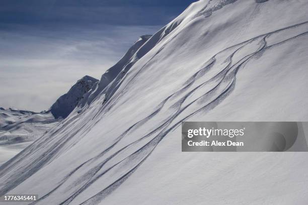 snow board tracks - ski slope stock pictures, royalty-free photos & images