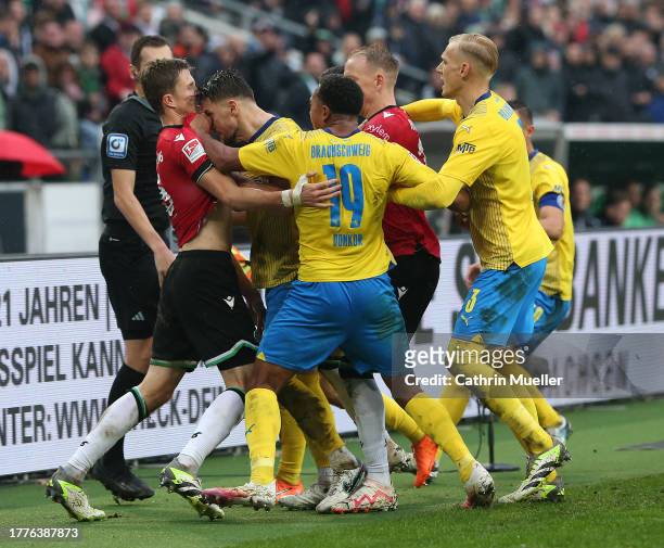 Fabian Kunze of Hannover 96 and Ermin Bicakcic of Eintracht Braunschweig tussle during the Second Bundesliga match between Hannover 96 and Eintracht...