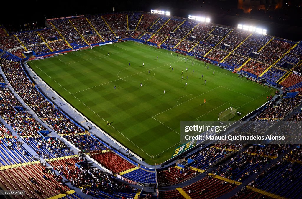 Levante UD v Sevilla FC - La Liga