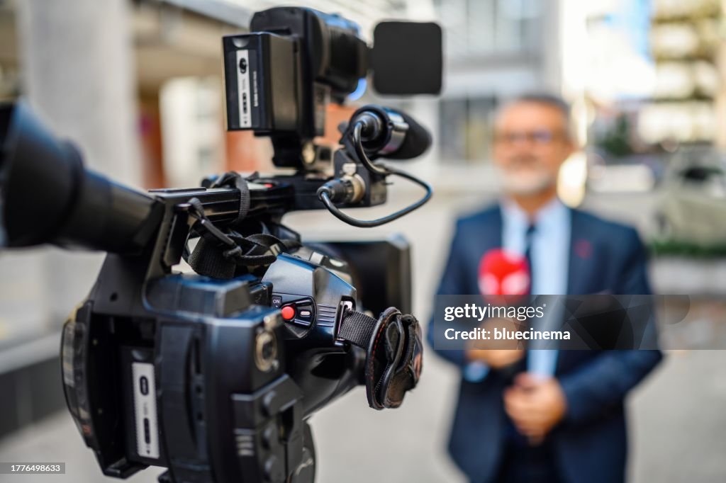 Männlicher TV-Reporter
