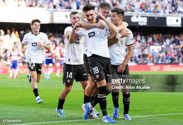 Pepelu of Valencia CF celebrates with teammates after scoring the team's first goal during the LaLiga EA Sports match between Valencia CF and Granada...