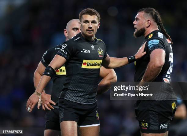 Henry Slade of Exeter Chiefs acknowledges Josh Iosefa-Scott after Exeter Chiefs win a penalty during the Gallagher Premiership Rugby match between...