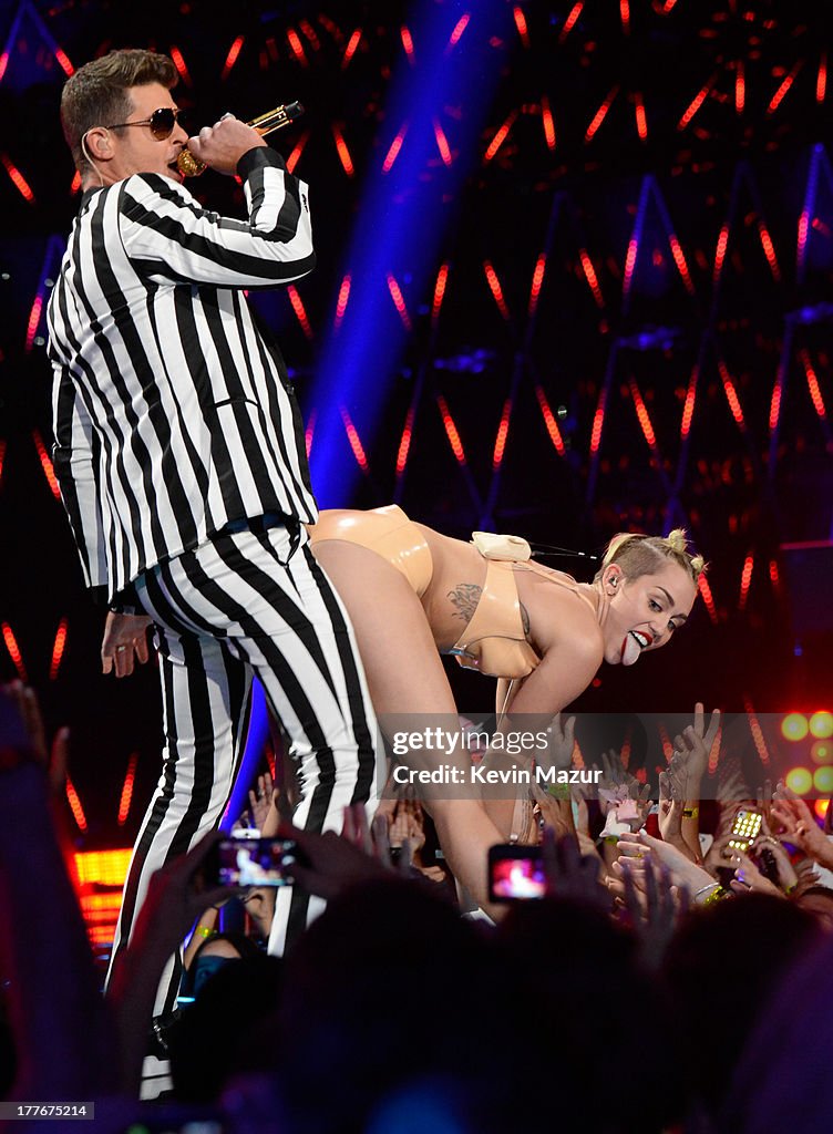 2013 MTV Video Music Awards - Show