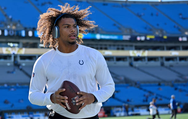 Drew Ogletree of the Indianapolis Colts warms up before the game against the Carolina Panthers at Bank of America Stadium on November 05, 2023 in...