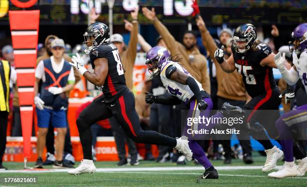 Jonnu Smith of the Atlanta Falcons runs the ball in for a touchdown during the third quarter of the game against the Minnesota Vikings at...