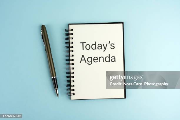 today's agenda text on notepad on blue background - agenda foto e immagini stock