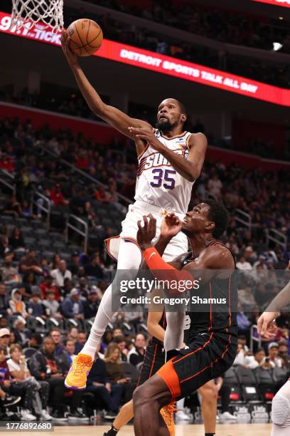 Kevin Durant of the Phoenix Suns drives to the basket against Jalen Duren of the Detroit Pistons during the first half at Little Caesars Arena on...