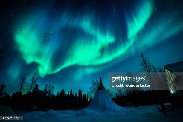 northern lights in the northwest territories, canada - yellowknife stock pictures, royalty-free photos & images