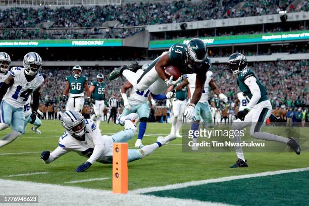 Kenneth Gainwell of the Philadelphia Eagles dives for a touchdown during the first quarter in the game against the Dallas Cowboys at Lincoln...