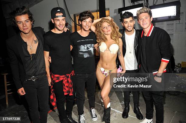 Lady Gaga and Harry Styles, Liam Payne, Louis Tomlinson, Zayn Malik and Niall Horan of One Direction attend the 2013 MTV Video Music Awards at the...