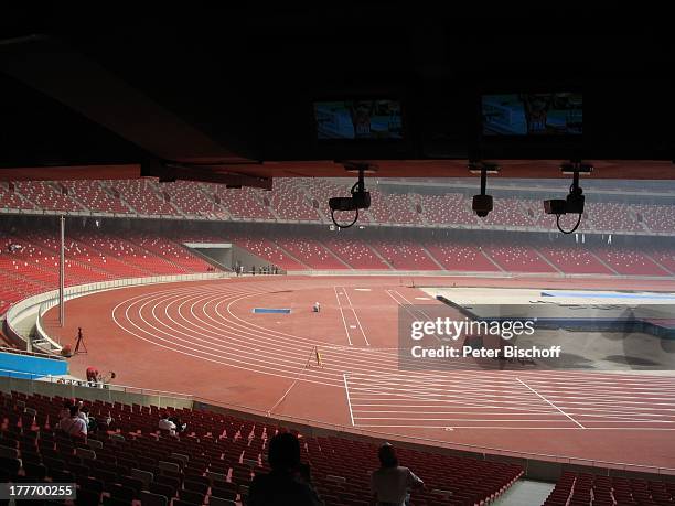 Chinesen im Rund vom Olympia-Stadion "Vogelnest", Peking , Beijing, China, Asien, Tartanbahn, Sitzreihen, Anzeige-Tafel, Architektur, Einheimische,...