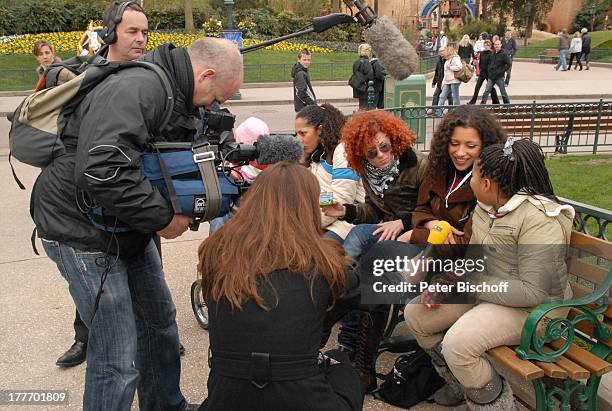 Jessica Wahls , Tochter Cheyenne Jessica , Lucy Diakovska , Nadja Benaissa mit Tochter Leila Jamila ,, "Disneyland Resort Paris", Frankreich, Europa,...